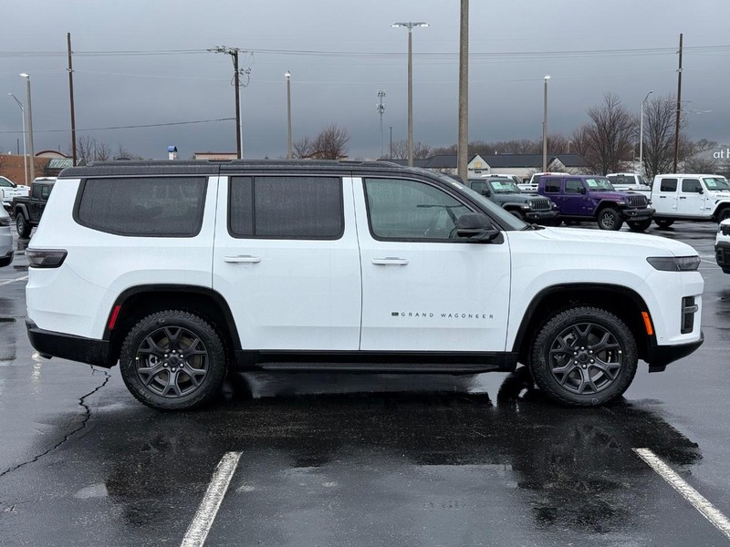 Jeep Grand Wagoneer Vehicle Full-screen Gallery Image 2