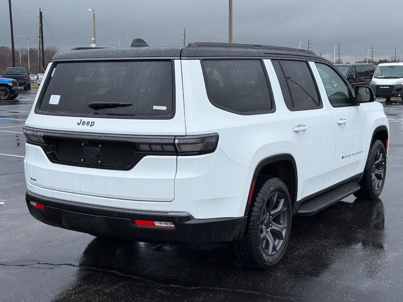 Jeep Grand Wagoneer Vehicle Full-screen Gallery Image 3