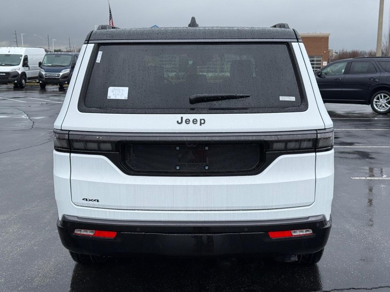 Jeep Grand Wagoneer Vehicle Full-screen Gallery Image 4