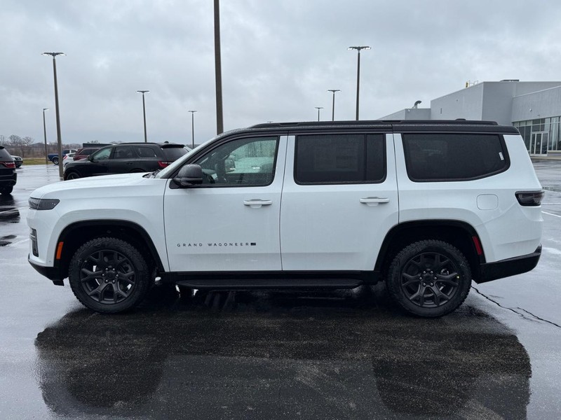 Jeep Grand Wagoneer Vehicle Full-screen Gallery Image 9