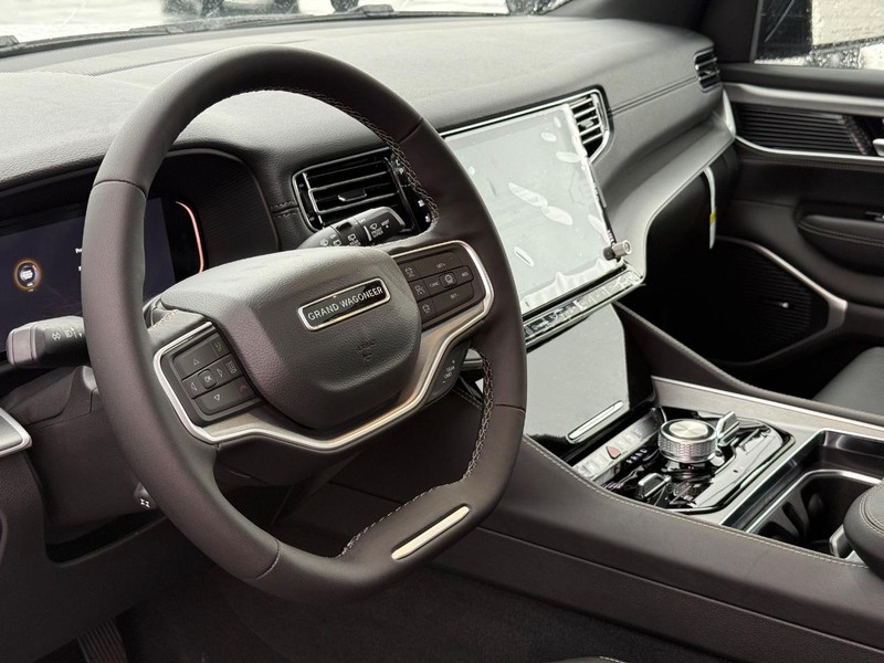 Jeep Grand Wagoneer Vehicle Full-screen Gallery Image 22