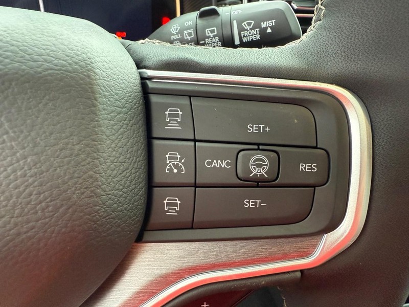 Jeep Grand Wagoneer Vehicle Full-screen Gallery Image 24