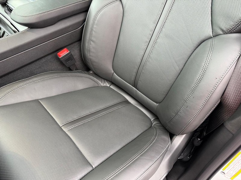 Jeep Grand Wagoneer Vehicle Full-screen Gallery Image 33