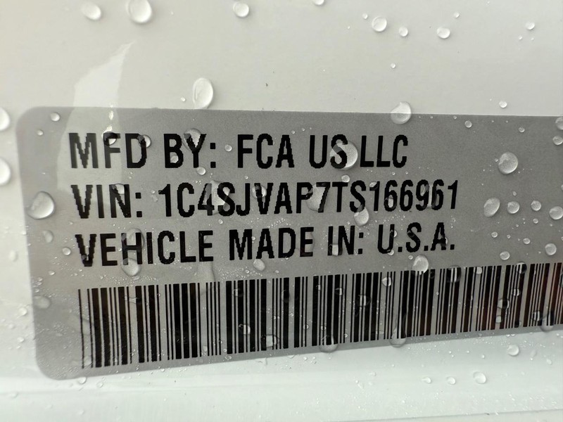 Jeep Grand Wagoneer Vehicle Full-screen Gallery Image 34