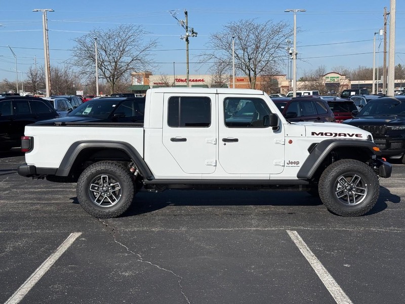 Jeep Gladiator Vehicle Full-screen Gallery Image 2