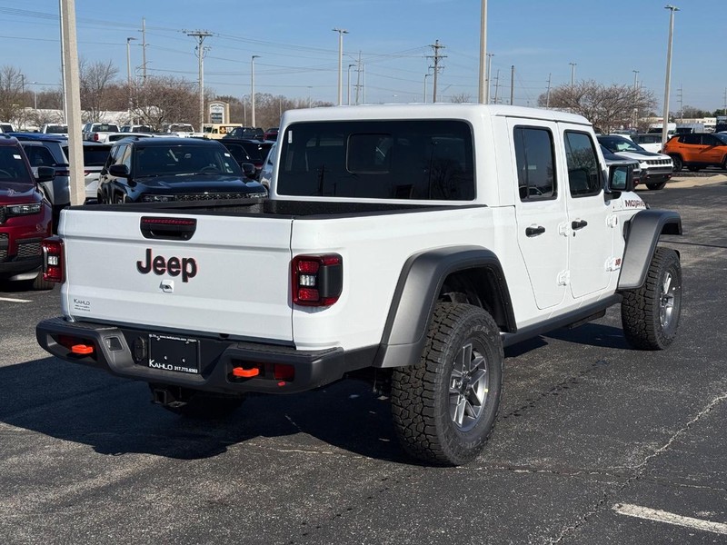 Jeep Gladiator Vehicle Full-screen Gallery Image 3