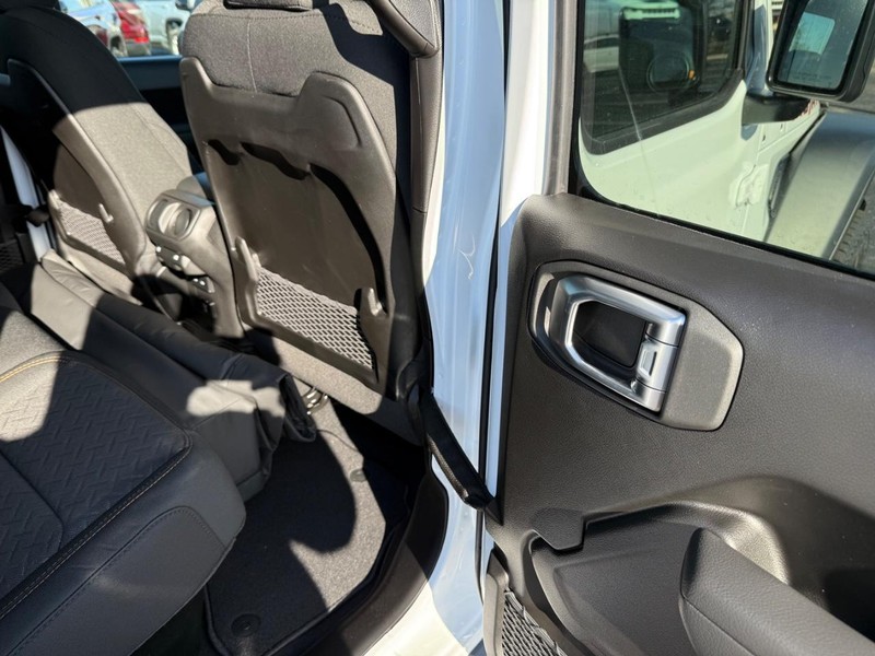 Jeep Gladiator Vehicle Full-screen Gallery Image 11