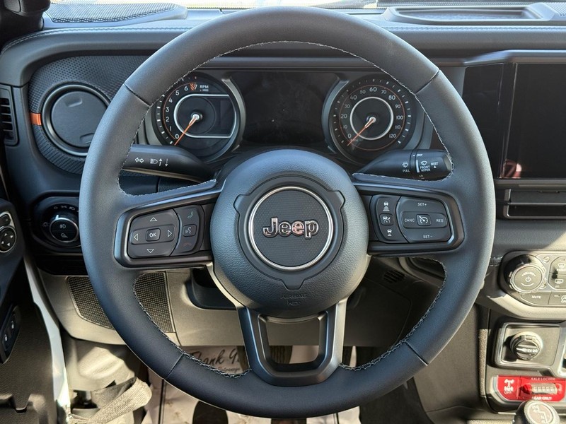 Jeep Gladiator Vehicle Full-screen Gallery Image 13