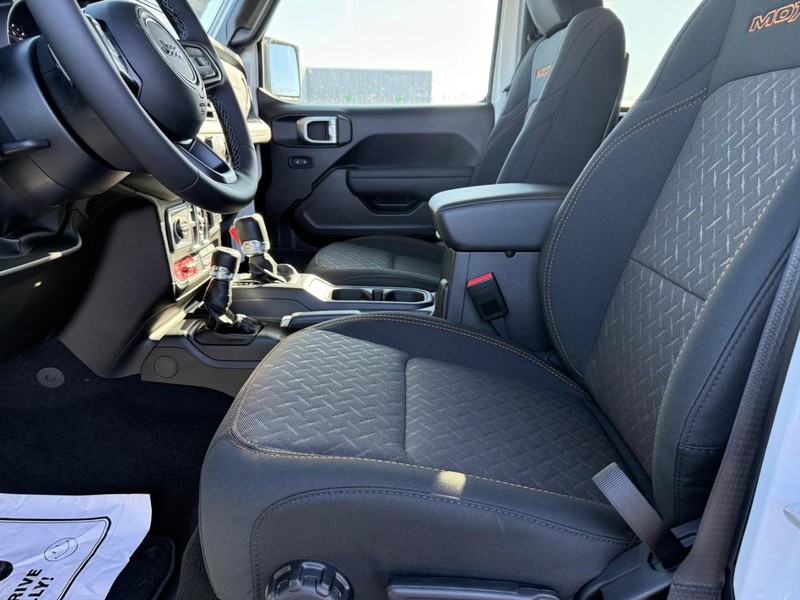 Jeep Gladiator Vehicle Full-screen Gallery Image 17