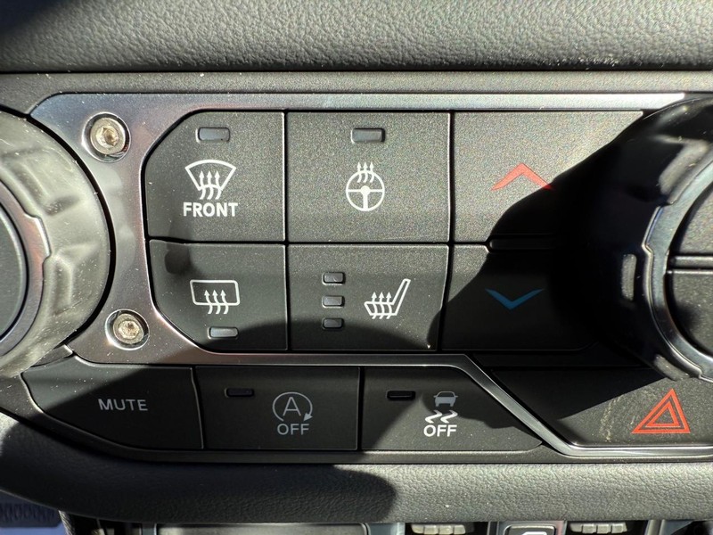 Jeep Gladiator Vehicle Full-screen Gallery Image 22