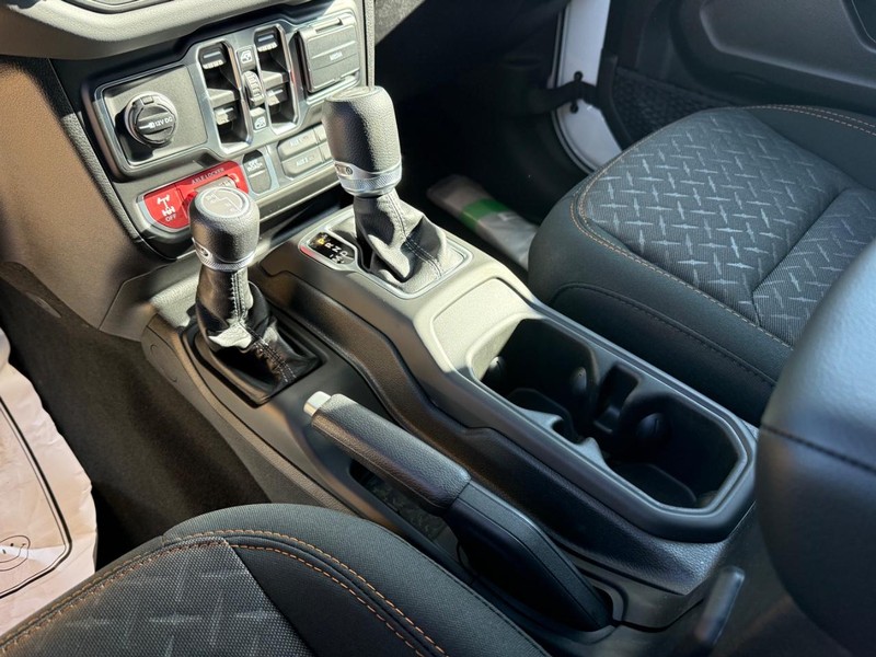 Jeep Gladiator Vehicle Full-screen Gallery Image 26