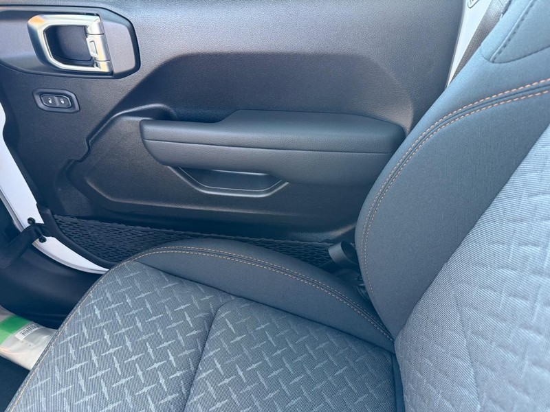 Jeep Gladiator Vehicle Full-screen Gallery Image 27