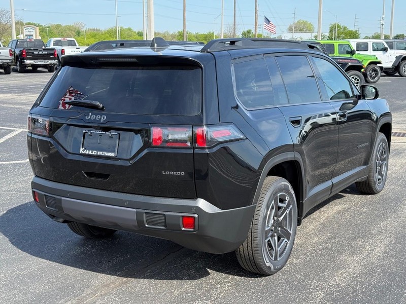 Jeep Cherokee Vehicle Full-screen Gallery Image 3