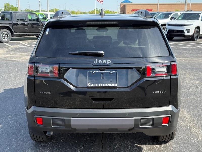 Jeep Cherokee Vehicle Full-screen Gallery Image 4