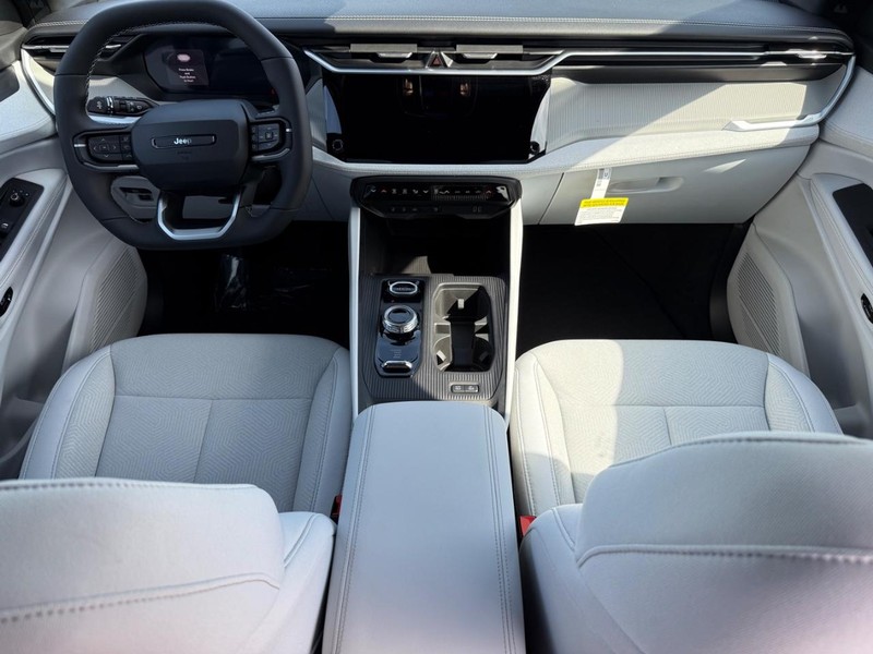 Jeep Cherokee Vehicle Full-screen Gallery Image 12