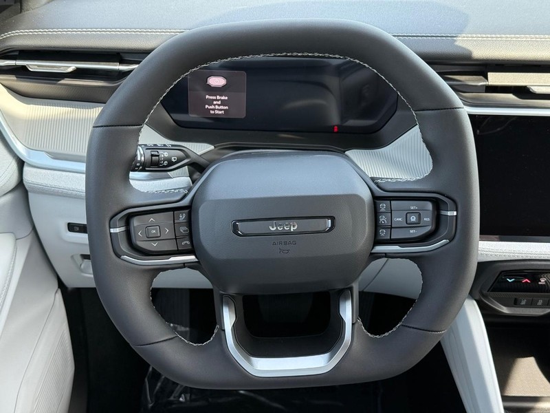 Jeep Cherokee Vehicle Full-screen Gallery Image 13