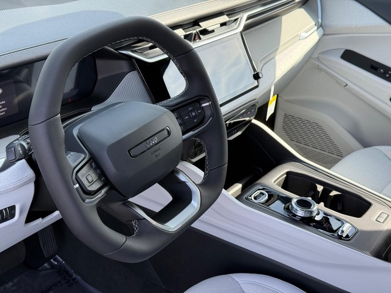 Jeep Cherokee Vehicle Full-screen Gallery Image 18