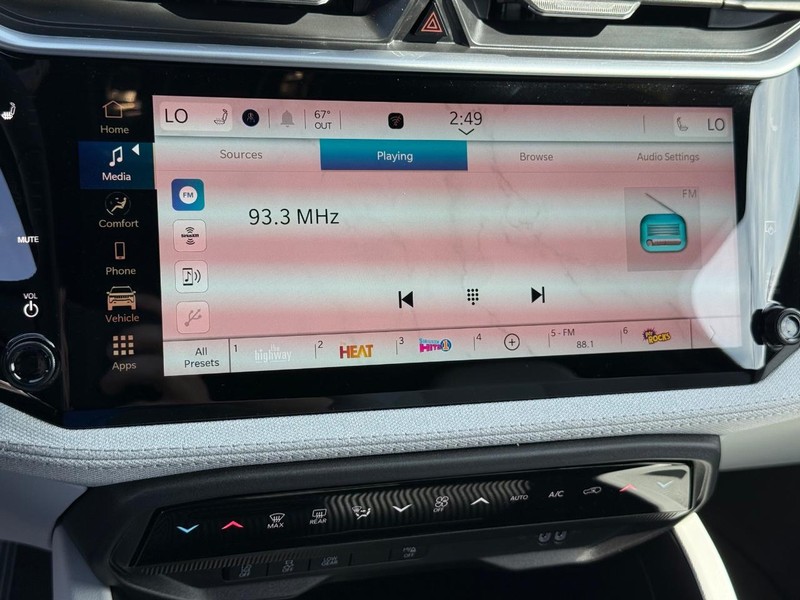 Jeep Cherokee Vehicle Full-screen Gallery Image 22