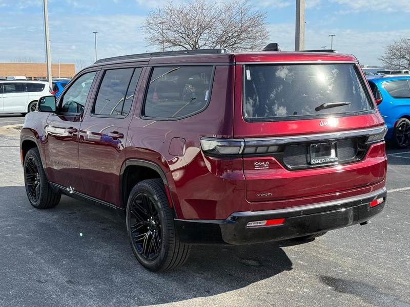 Jeep Grand Wagoneer Vehicle Full-screen Gallery Image 5