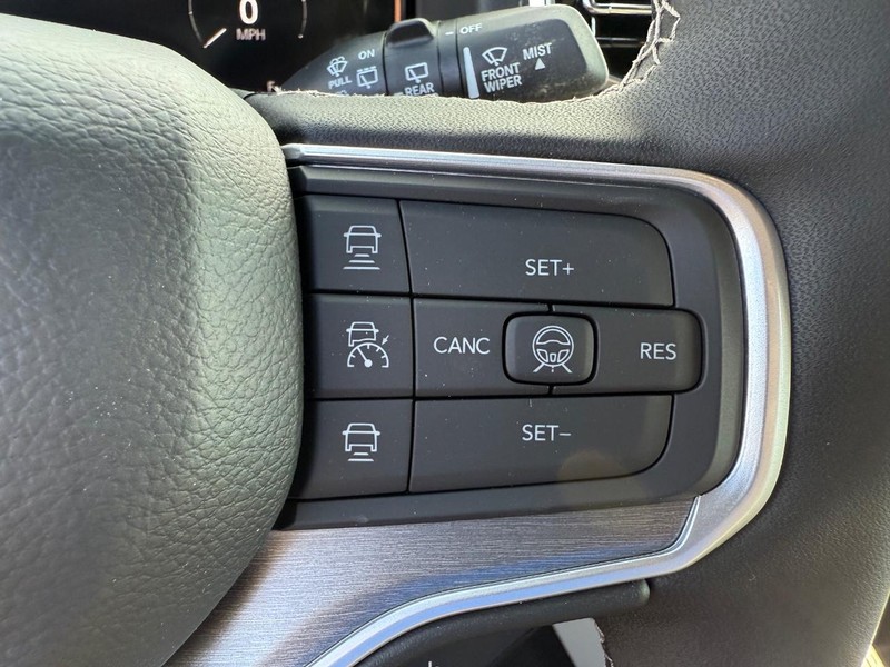 Jeep Grand Wagoneer Vehicle Full-screen Gallery Image 23