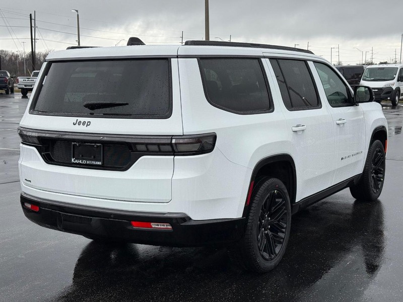 Jeep Grand Wagoneer Vehicle Full-screen Gallery Image 3