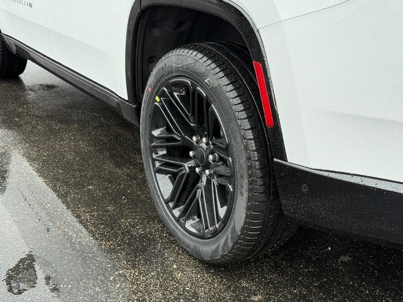 Jeep Grand Wagoneer Vehicle Full-screen Gallery Image 6