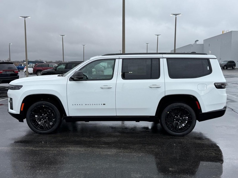Jeep Grand Wagoneer Vehicle Full-screen Gallery Image 9