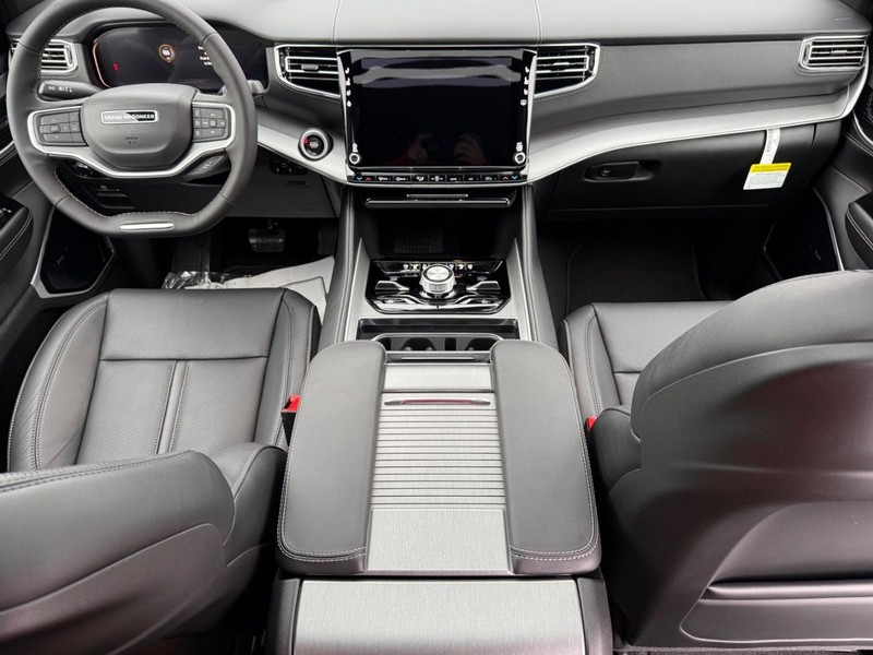 Jeep Grand Wagoneer Vehicle Full-screen Gallery Image 16