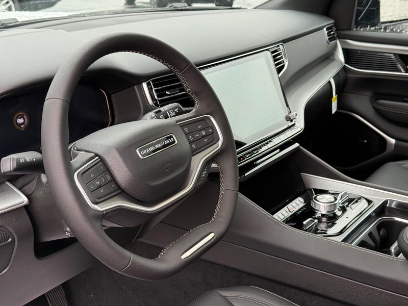 Jeep Grand Wagoneer Vehicle Full-screen Gallery Image 22