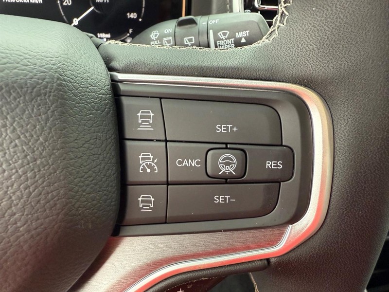 Jeep Grand Wagoneer Vehicle Full-screen Gallery Image 24