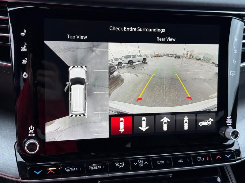 Jeep Grand Wagoneer Vehicle Full-screen Gallery Image 27