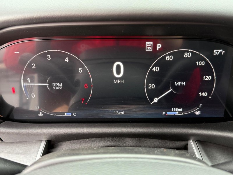 Jeep Grand Wagoneer Vehicle Full-screen Gallery Image 31