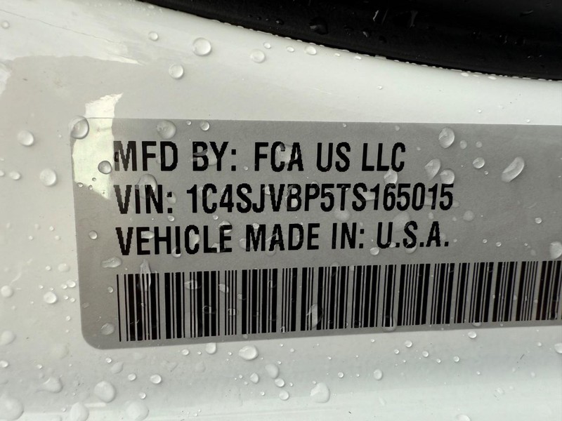 Jeep Grand Wagoneer Vehicle Full-screen Gallery Image 34