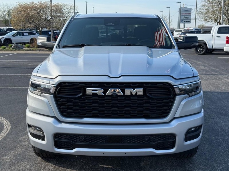Ram 1500 Vehicle Full-screen Gallery Image 9