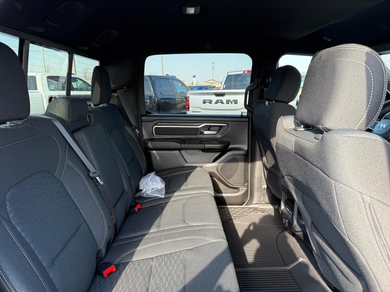 Ram 1500 Vehicle Full-screen Gallery Image 10