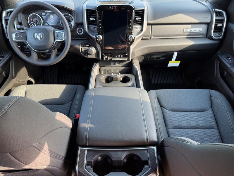 Ram 1500 Vehicle Full-screen Gallery Image 12