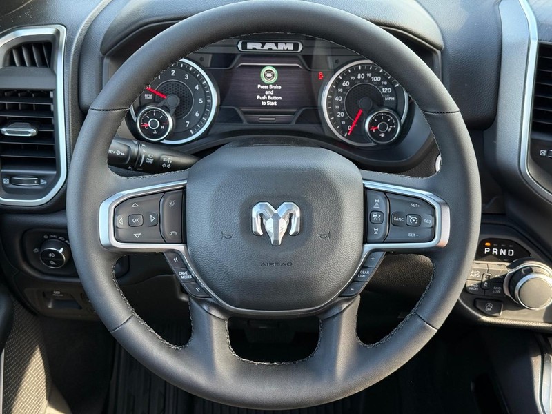 Ram 1500 Vehicle Full-screen Gallery Image 13