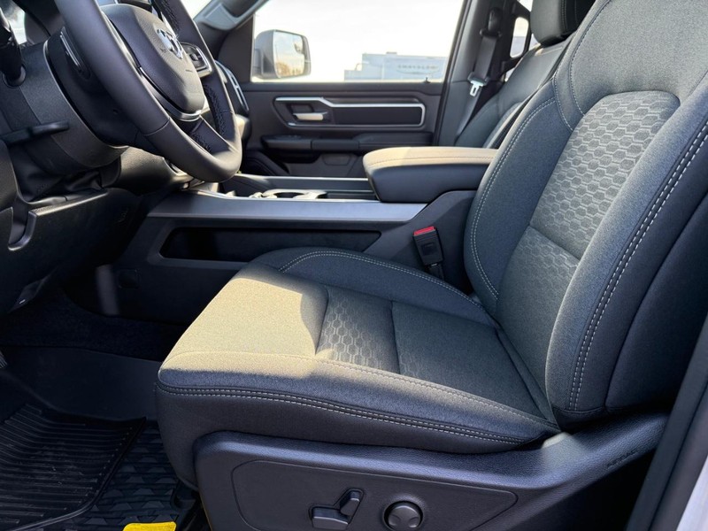 Ram 1500 Vehicle Full-screen Gallery Image 17