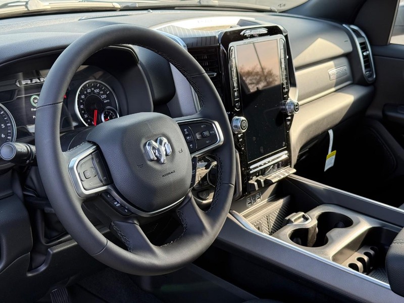 Ram 1500 Vehicle Full-screen Gallery Image 18