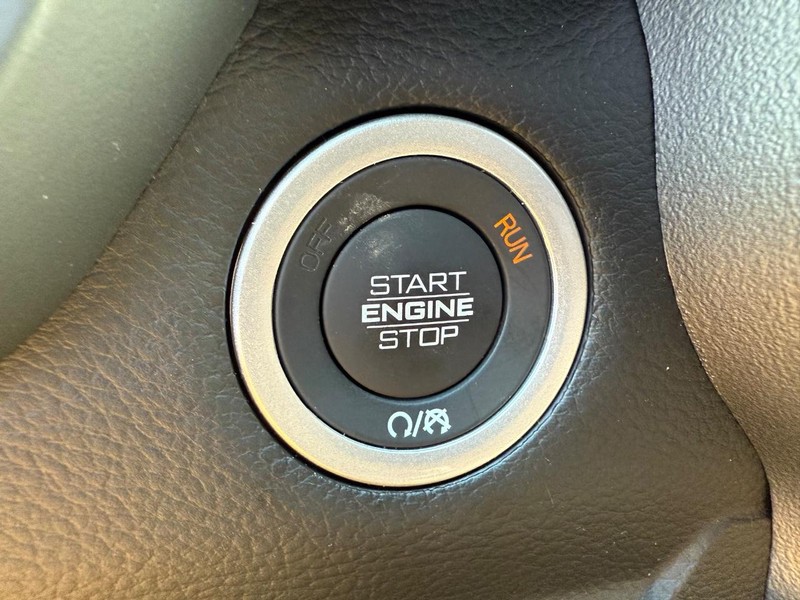 Ram 1500 Vehicle Full-screen Gallery Image 21