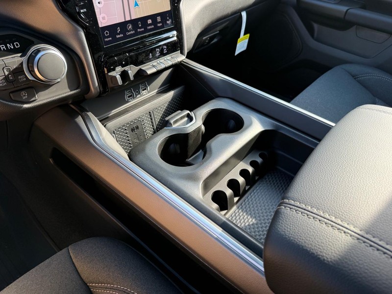 Ram 1500 Vehicle Full-screen Gallery Image 25