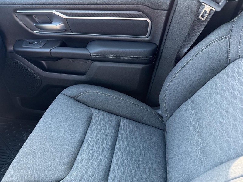 Ram 1500 Vehicle Full-screen Gallery Image 26