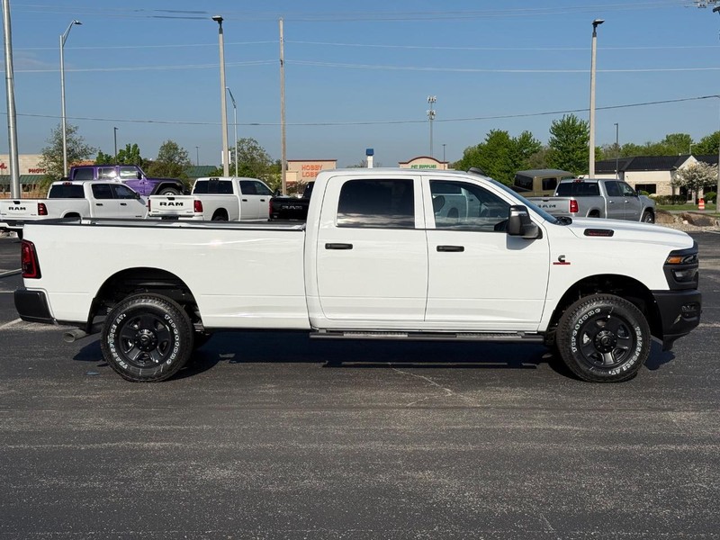 Ram 3500 Vehicle Full-screen Gallery Image 2