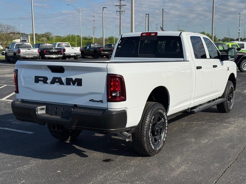 Ram 3500 Vehicle Full-screen Gallery Image 3