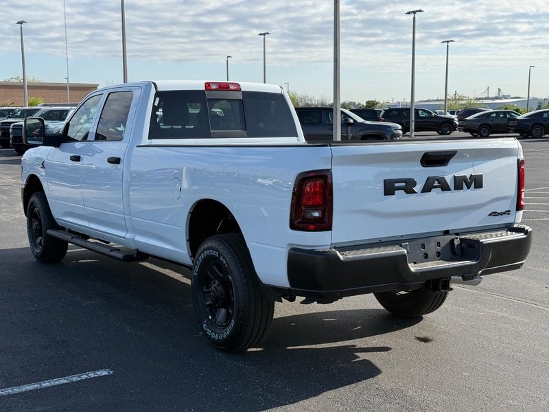 Ram 3500 Vehicle Full-screen Gallery Image 5