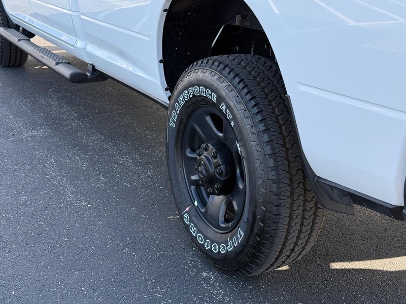 Ram 3500 Vehicle Full-screen Gallery Image 6