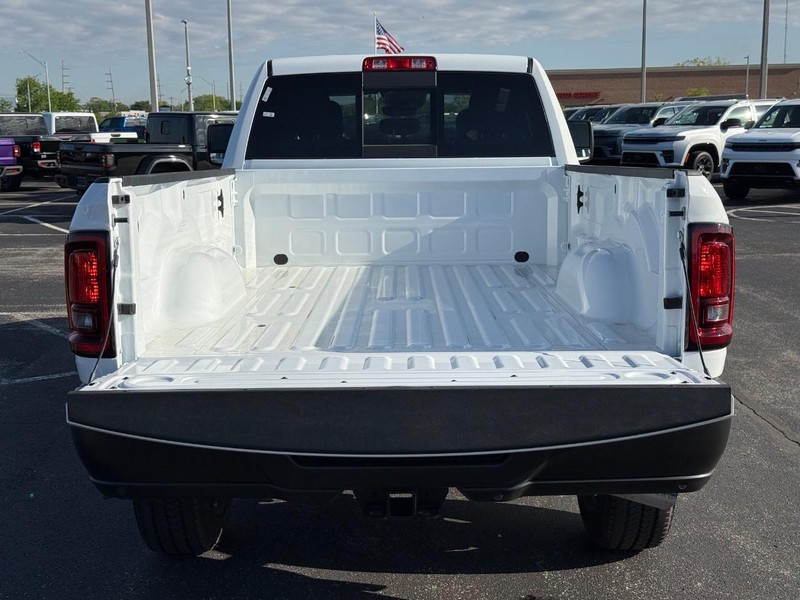 Ram 3500 Vehicle Full-screen Gallery Image 7