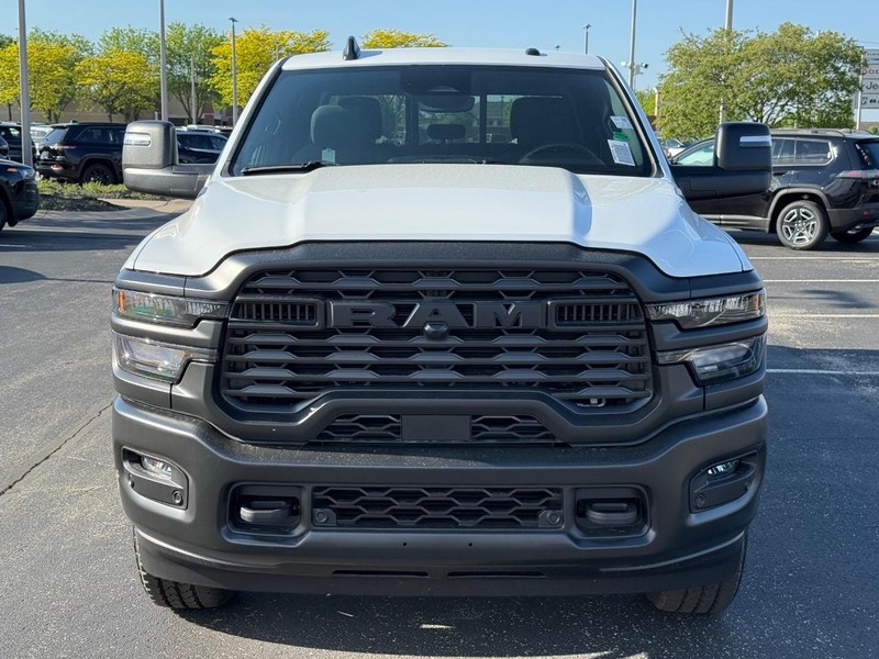 Ram 3500 Vehicle Full-screen Gallery Image 9