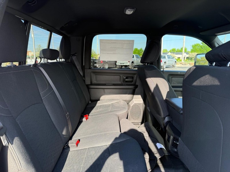 Ram 3500 Vehicle Full-screen Gallery Image 10
