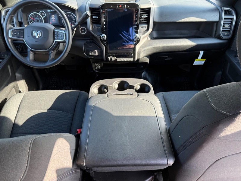 Ram 3500 Vehicle Full-screen Gallery Image 12